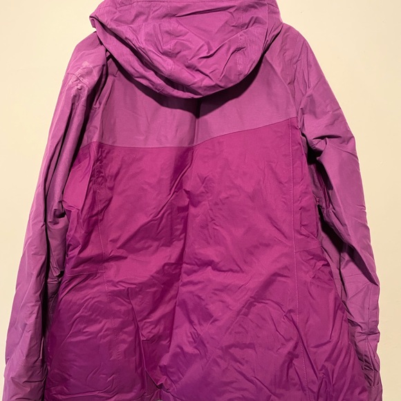 Columbia jacket with Omni heat and omni technology perfect for outdoors winter. - Picture 3 of 10